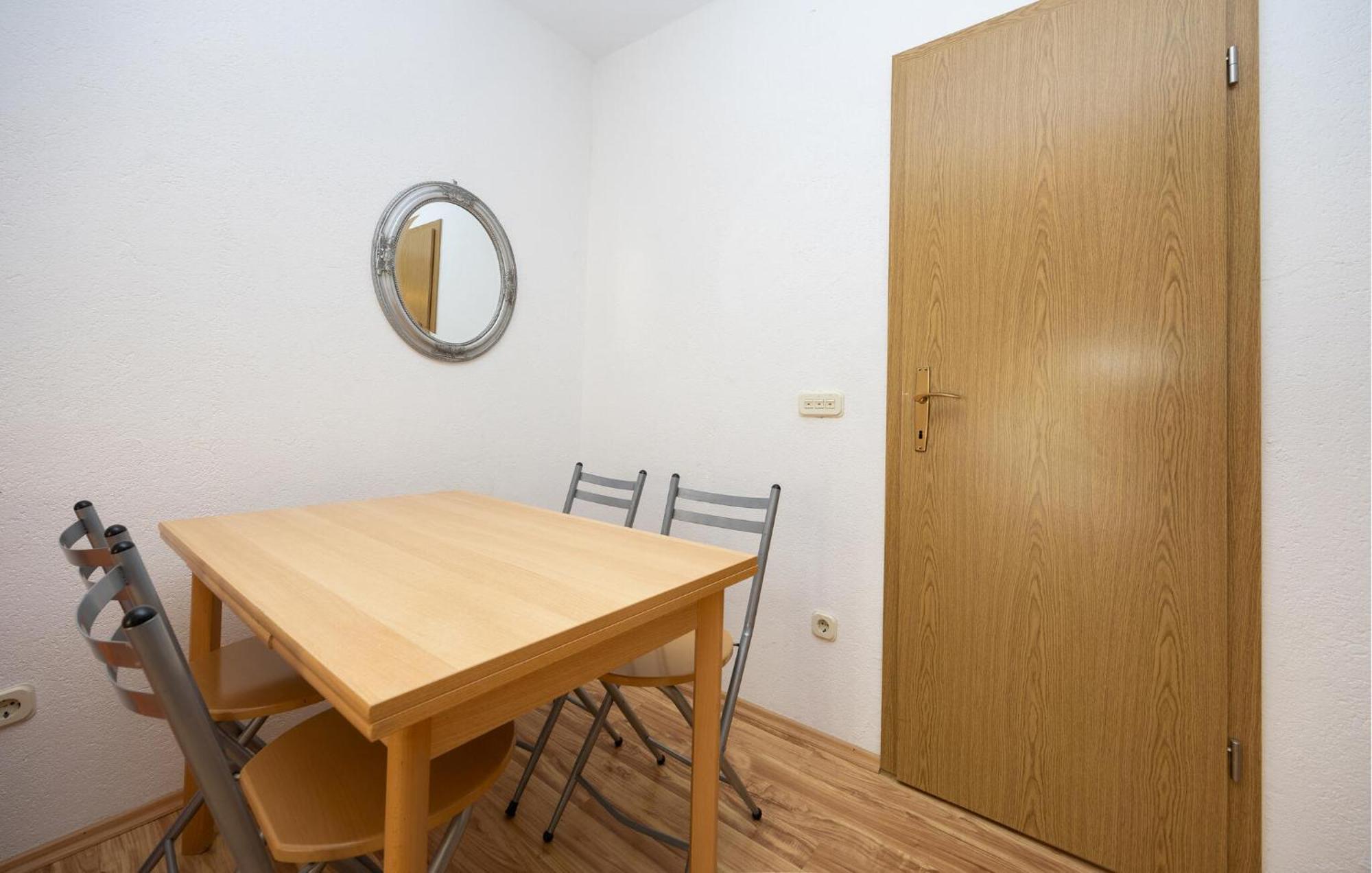 1 Bedroom Awesome Apartment In Lokva Rogoznica Eksteriør bilde